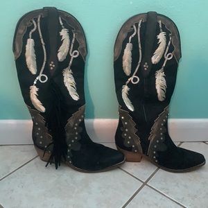 DINGO Women’s Dream Catcher Boots - Size 8 - Feather Embroidered
